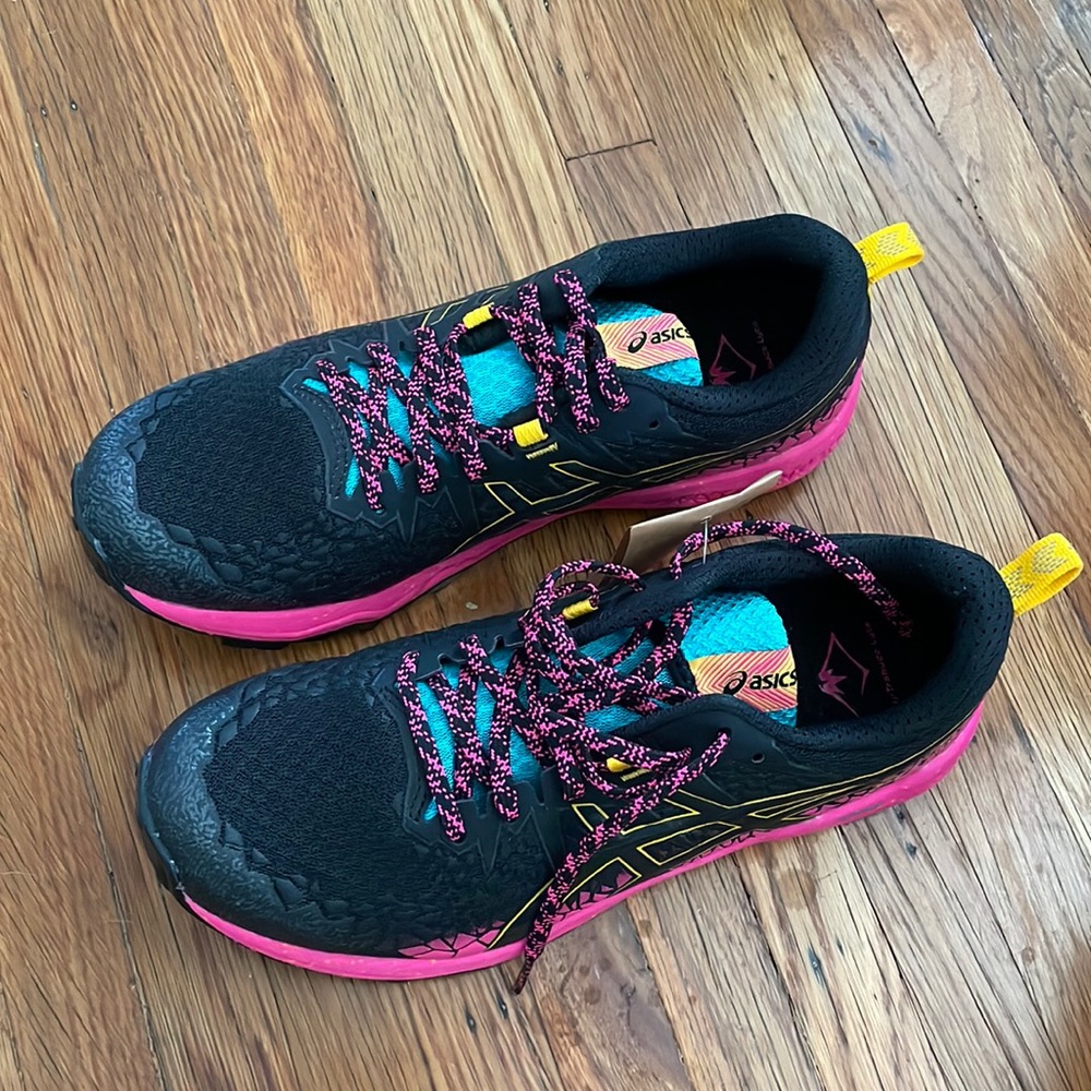 NWT ASICS FujiTrabuco Lyte